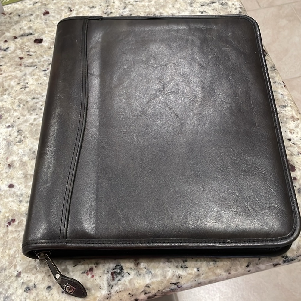 Day-Timer Brownish Leather Organizer Planner Zip Around 8 3/4" X 5 3/4" 6-Ring